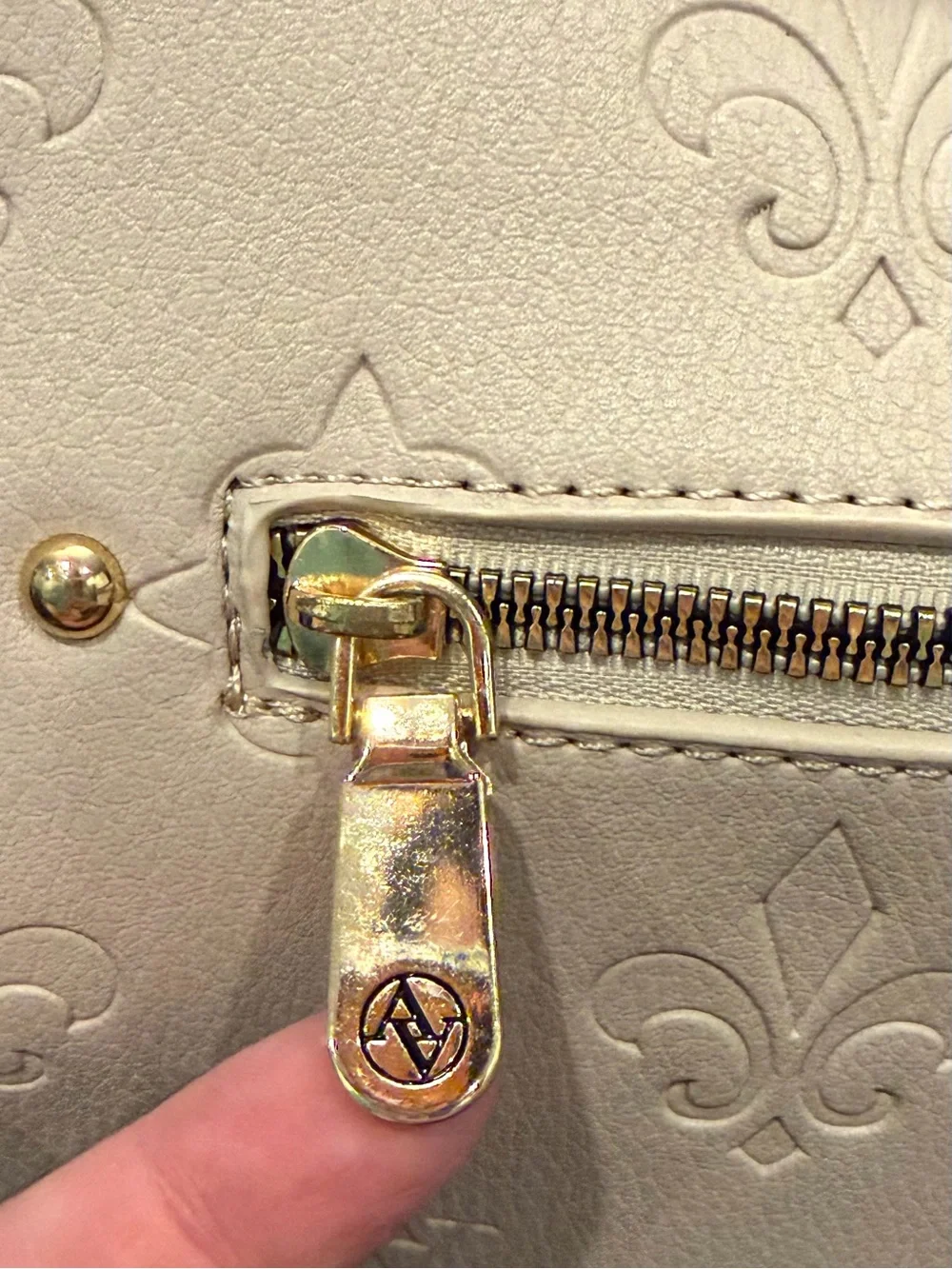 Adrienne Vittadini Ivory Marseille Signature Collection Hobo Bag New Preppy